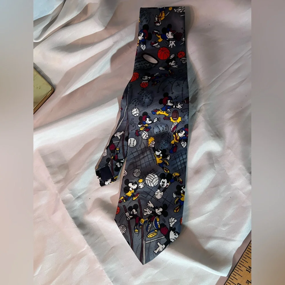 DISNEY Mickey Tie Unlimited SPORTS. The Tie Works 100% Polyester NEW